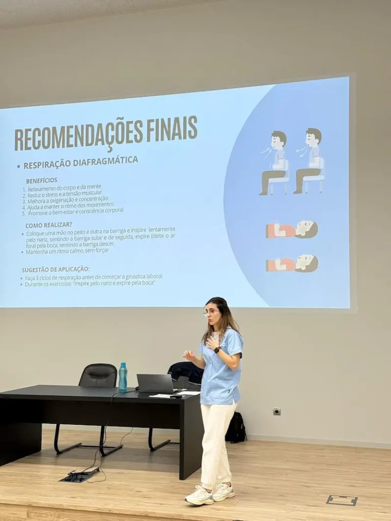 Formação de ginástica laboral na empresa Dubral com a fisioterapeuta Susana Moreira. Exemplificação de exercícios preventivos de lesões músculo esqueléticas.